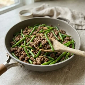 Hamburger Green Bean Skillet for a Quick Weeknight Dinner Hamburger Green Bean Skillet Quick Hamburger Green Bean Skillet with browned beef, garlic, and green beans